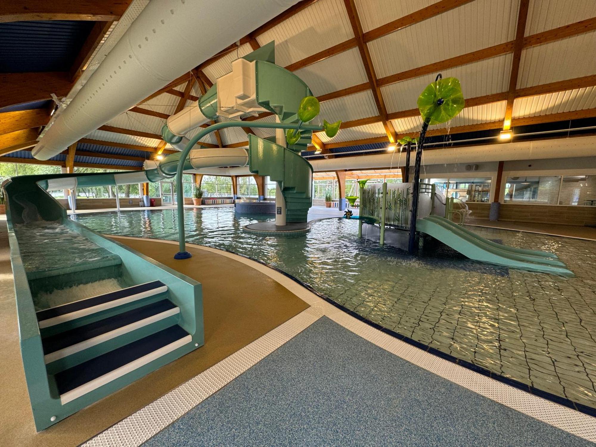Paws Lodge, Hot Tub, Pet Friendly South Cerney Ngoại thất bức ảnh